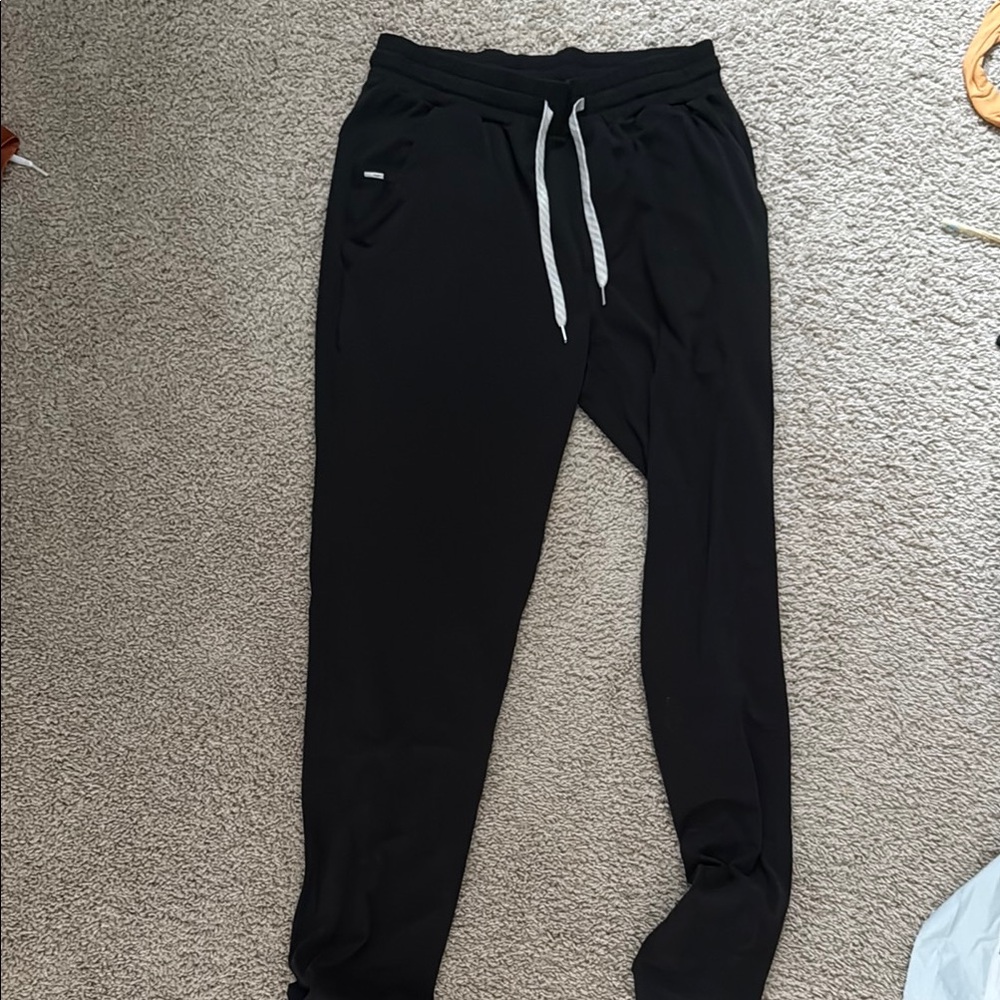 Vuori Black Jogger Sweatpants with Tapered Fit